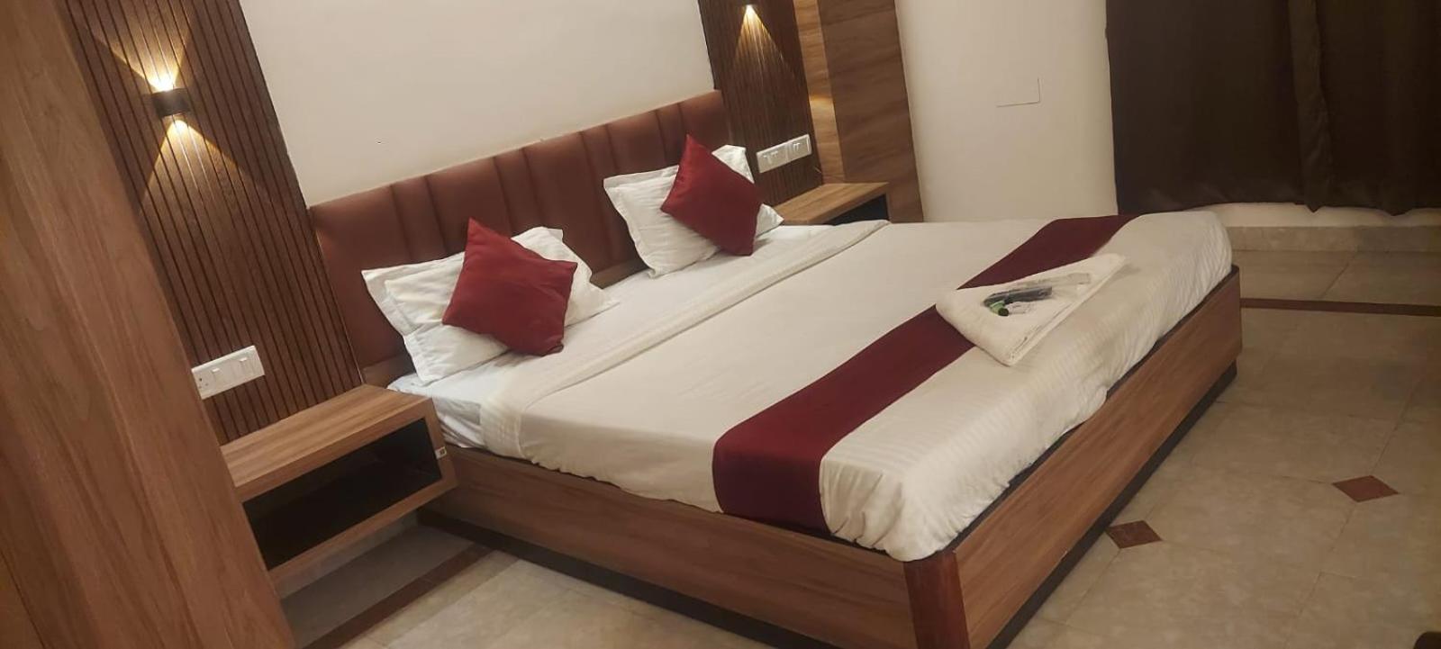 Capital O 69831 Hotel Mount Heera Ченай Екстериор снимка