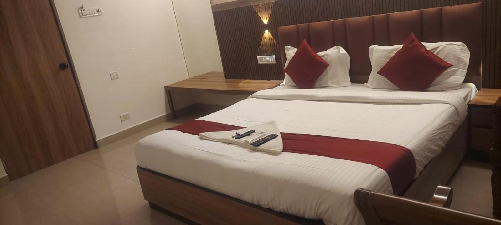 Capital O 69831 Hotel Mount Heera Ченай Екстериор снимка